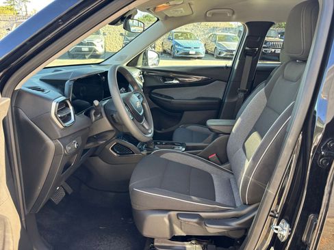 Used 2025 Chevrolet TrailBlazer LT image 27