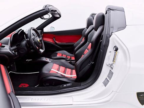 Used 2014 Ferrari 458 Spider RWD image 46