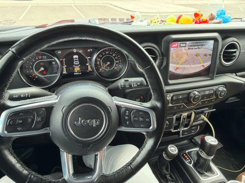 Used 2021 Jeep Wrangler Unlimited Sahara AWD/4WD image 7