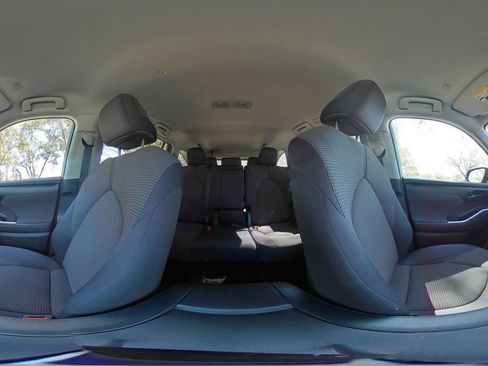 Used 2025 Toyota Highlander LE image 40