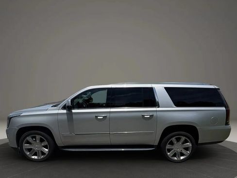 Used 2020 Cadillac Escalade ESV Luxury AWD/4WD image 2