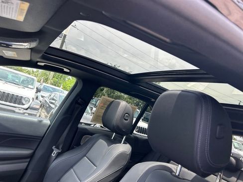 Used 2025 Mercedes-Benz GLE 350 4MATIC w/ AMG Line Exterior image 9