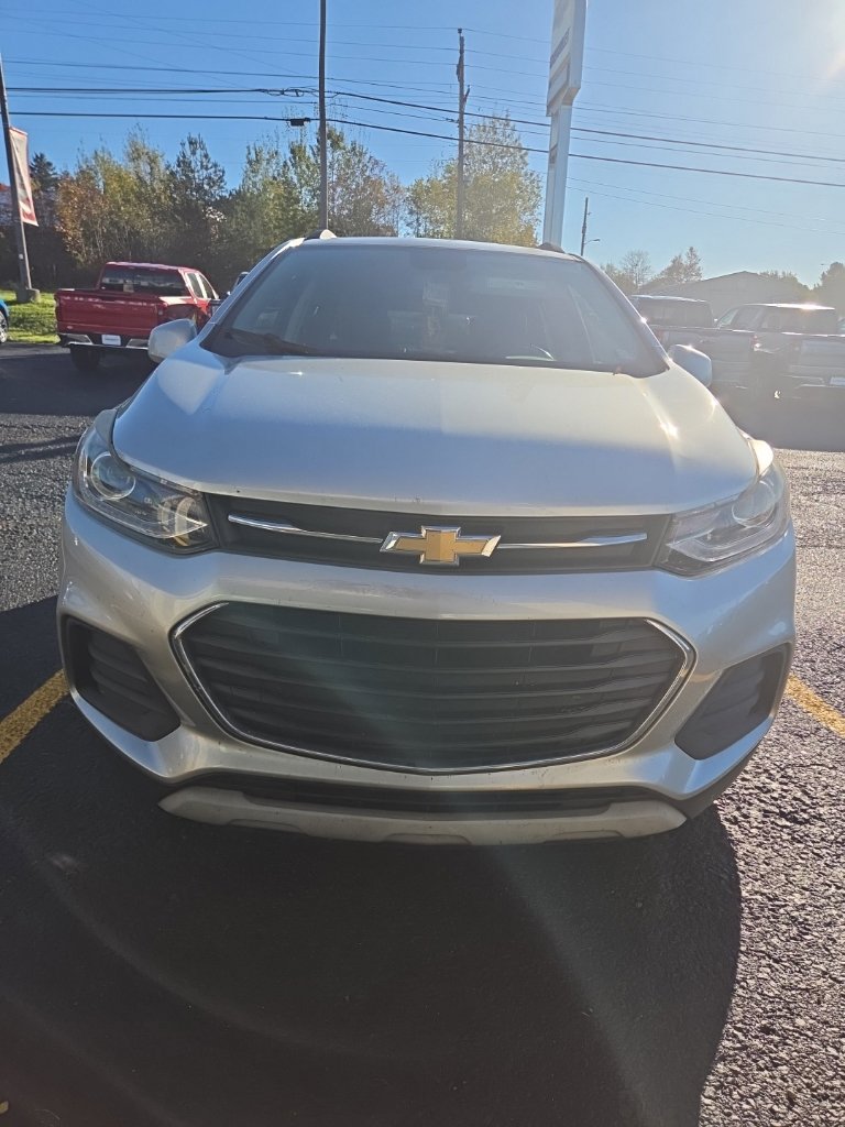 Used 2017 Chevrolet Trax LT w/ LT Convenience Package AWD/4WD image 2