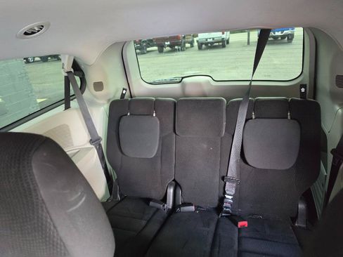 Used 2019 Dodge Grand Caravan SE w/ UConnect Hands-Free Group FWD image 11