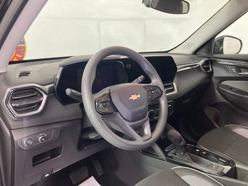 Used 2025 Chevrolet TrailBlazer LT AWD/4WD image 14