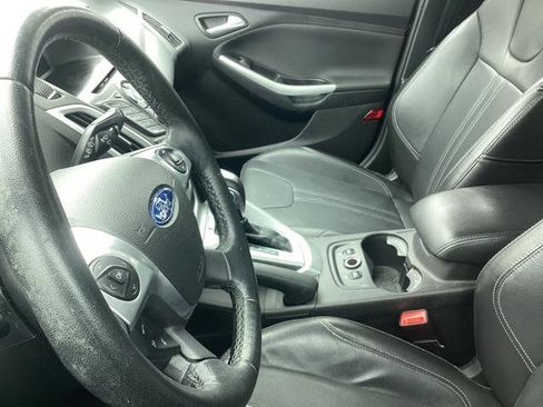 Used 2014 Ford Focus SE w/ Equipment Group 201A FWD image 6