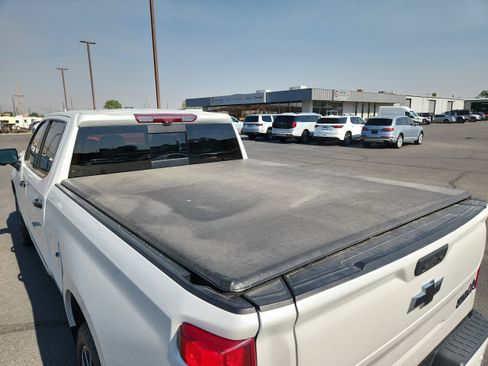 Used 2023 Chevrolet Silverado 1500 High Country w/ Technology Package AWD/4WD image 29