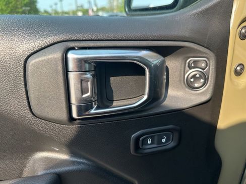 New 2025 Jeep Gladiator Willys image 12