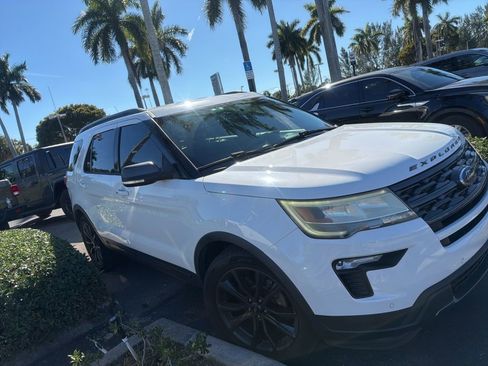 Used 2018 Ford Explorer XLT w/ Equipment Group 202A image 2