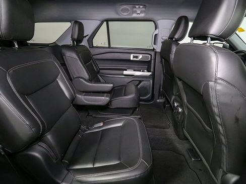 Used 2022 Ford Explorer XLT w/ Equipment Group 202A image 19