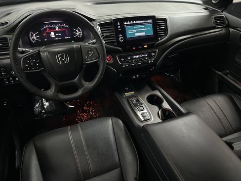 Used 2025 Honda Passport TrailSport image 12