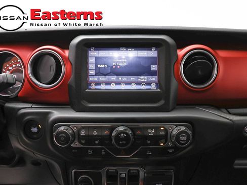 Used 2021 Jeep Gladiator Rubicon w/ LED Lighting Group AWD/4WD image 12