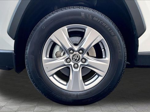 Certified 2022 Toyota RAV4 XLE w/ Convenience Package AWD/4WD image 11
