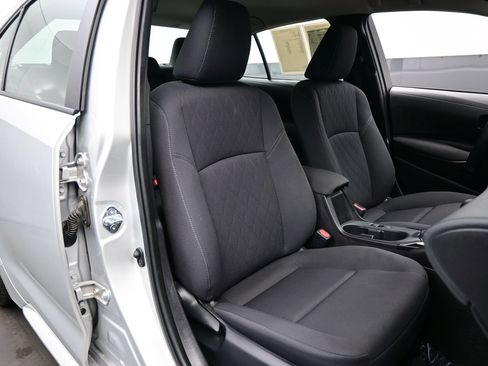 Used 2025 Toyota Corolla LE FWD image 13