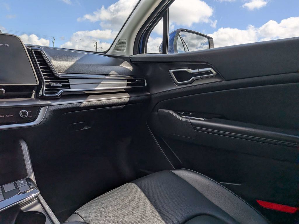 Used 2024 Kia Sportage EX FWD image 17