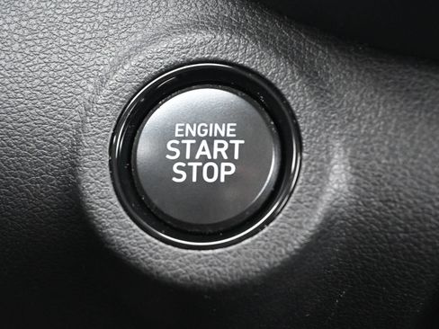 Used 2025 Hyundai Venue SEL FWD image 16