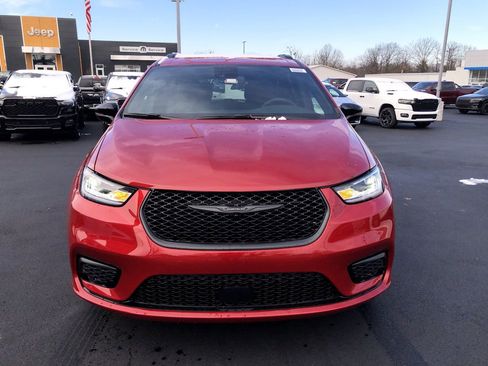 New 2026 Chrysler Pacifica Select image 16