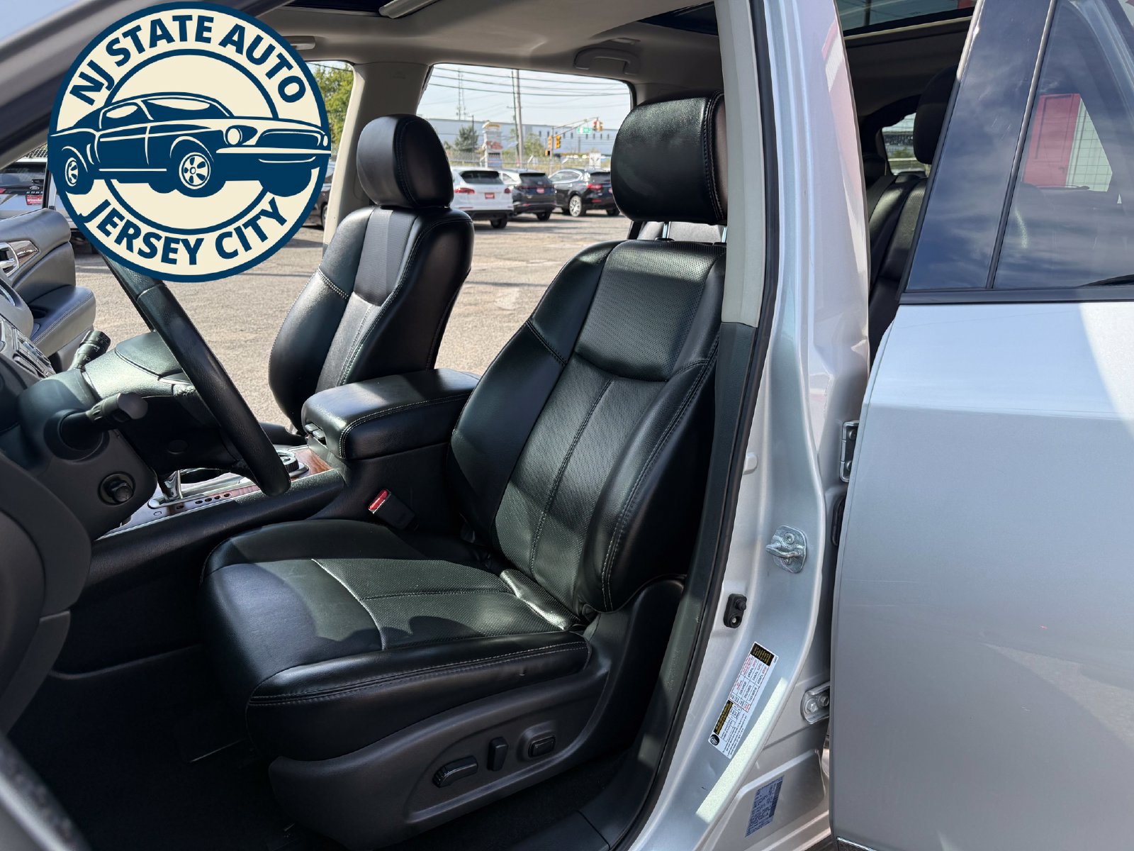 Used 2017 Nissan Pathfinder Platinum w/ Cargo Package AWD/4WD image 25