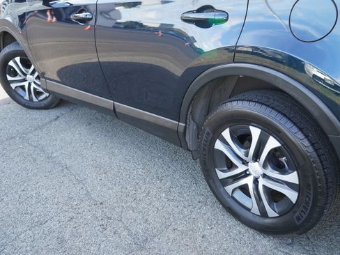Used 2017 Toyota RAV4 LE FWD image 6