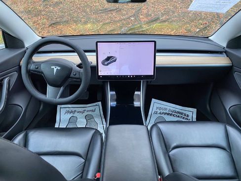 Used 2019 Tesla Model 3 image 9