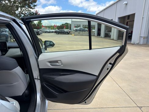 Used 2021 Toyota Corolla LE FWD image 16