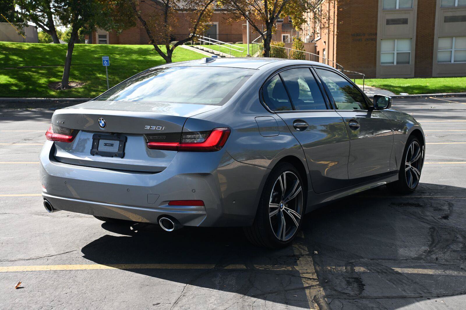 Used 2023 BMW 330i xDrive Sedan w/ Premium Package AWD/4WD image 5