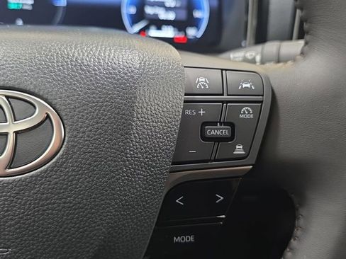 Used 2026 Toyota Camry XLE AWD/4WD image 17