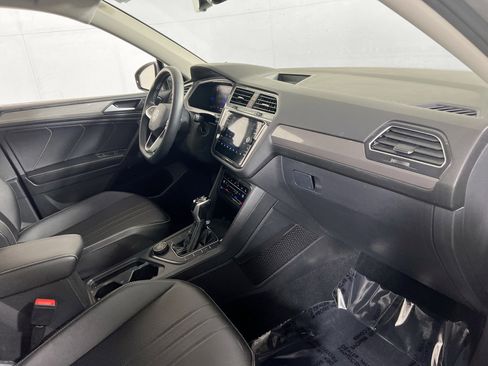 Used 2022 Volkswagen Tiguan SE image 26