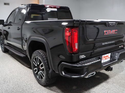 Used 2024 GMC Sierra 1500 AT4 w/ Technology Package image 9