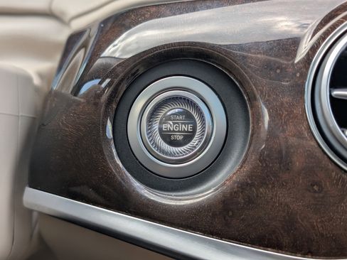 Used 2022 Chevrolet Silverado 1500 RST AWD/4WD image 15