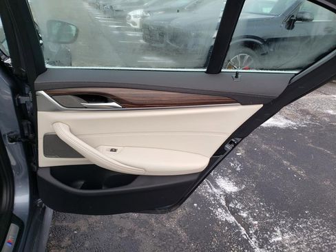 Used 2022 BMW M550i xDrive M550i xDrive w/ Premium Package image 16