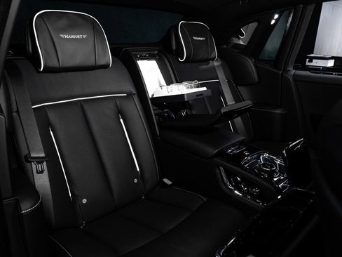 Used 2026 Rolls-Royce Phantom Sedan RWD image 28
