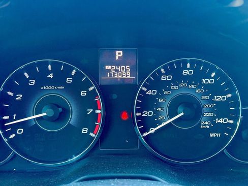 Used 2011 Subaru Outback 2.5i Limited w/ PWR Moonroof Pkg image 17