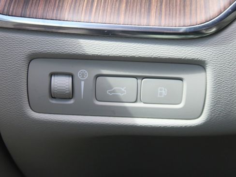 Used 2022 Volvo XC60 T8 Inscription Expression w/ Advanced Package image 11