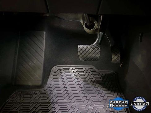 Used 2025 Volkswagen Atlas Cross Sport SE w/ Black Wheel Package image 32