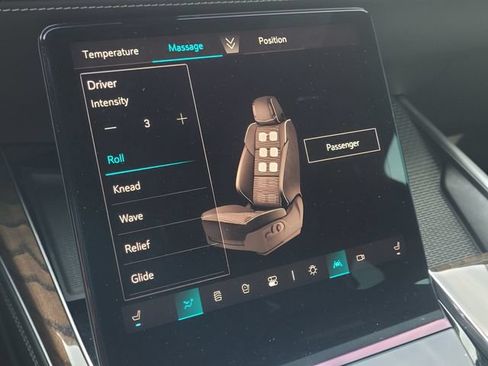 Used 2025 Cadillac Escalade ESV Premium Luxury Platinum w/ LPO, Floor Liner Package AWD/4WD image 19
