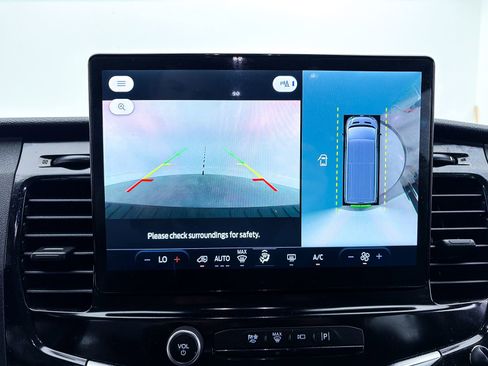 Used 2023 Ford Transit 350 XLT image 5