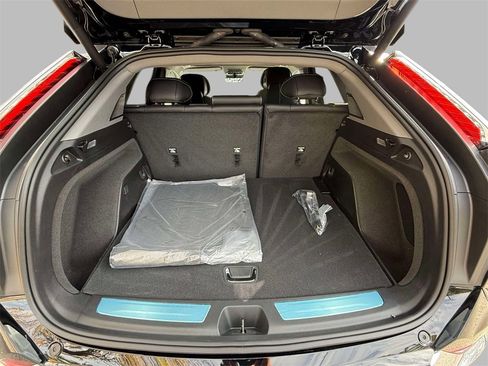 Used 2025 Cadillac Optiq Luxury 1 image 17