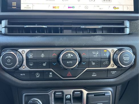 New 2026 Jeep Gladiator Willys AWD/4WD image 30