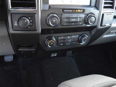 Used 2019 Ford F150 XLT w/ Equipment Group 302A Luxury AWD/4WD image 17