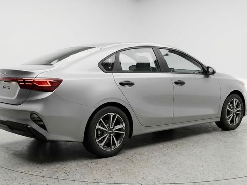 Used 2024 Kia Forte LXS image 9