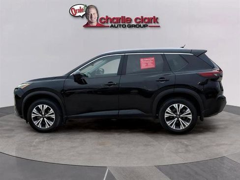 Used 2023 Nissan Rogue SV w/ SV Premium B Package image 2