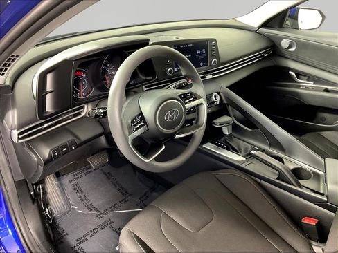 Used 2022 Hyundai Elantra SEL FWD image 16