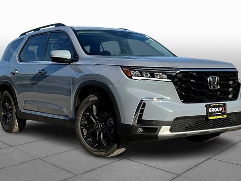 New 2025 Honda Pilot Touring image 2