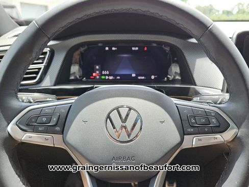 Used 2025 Volkswagen Atlas Cross Sport SEL R-Line AWD/4WD image 11