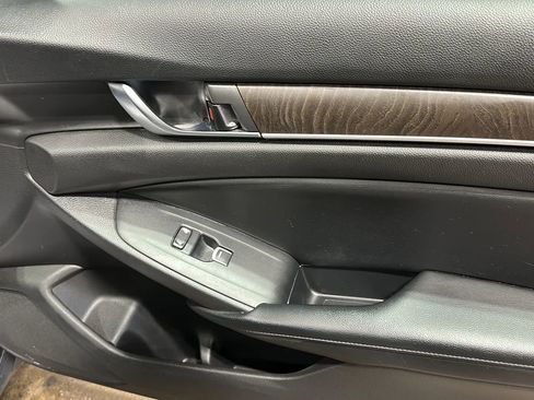Used 2018 Honda Accord EX-L image 17
