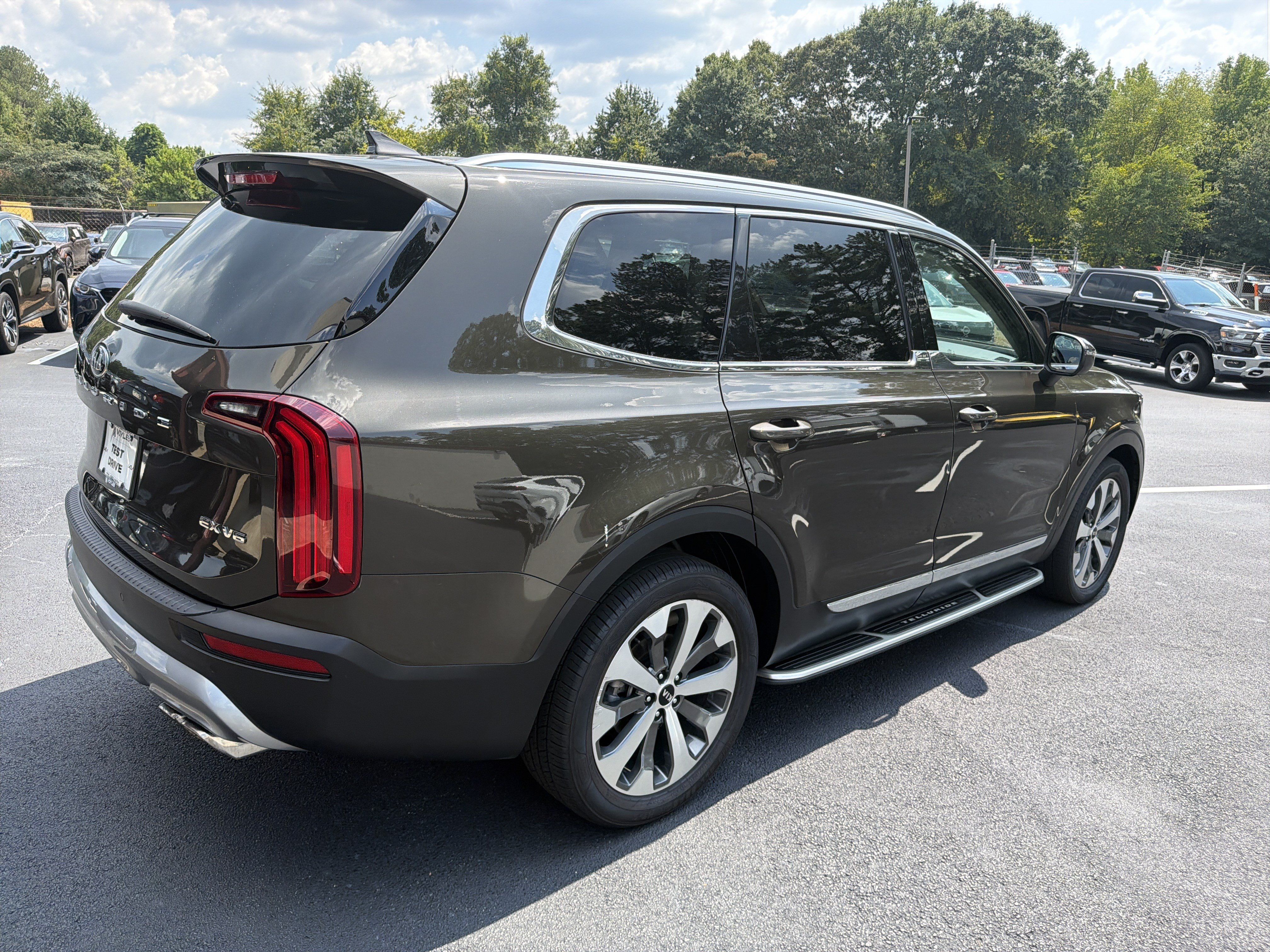 Used 2020 Kia Telluride EX w/ EX Premium Package FWD image 7