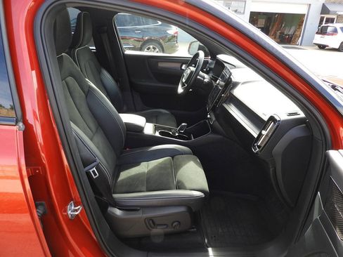 Used 2021 Volvo XC40 P8 Recharge w/ Advanced Package AWD/4WD image 34