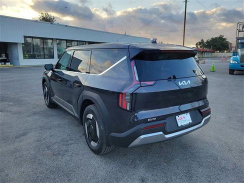 New 2026 Kia EV9 Light image 3