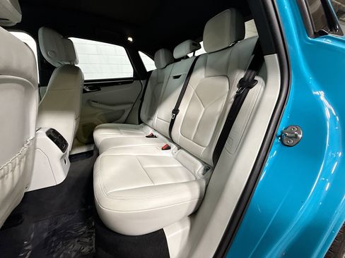 Certified 2023 Porsche Macan AWD/4WD image 21